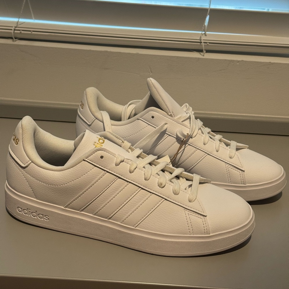 Adidas Cloudfoam White and Gold Sneakers women’s size 9.5